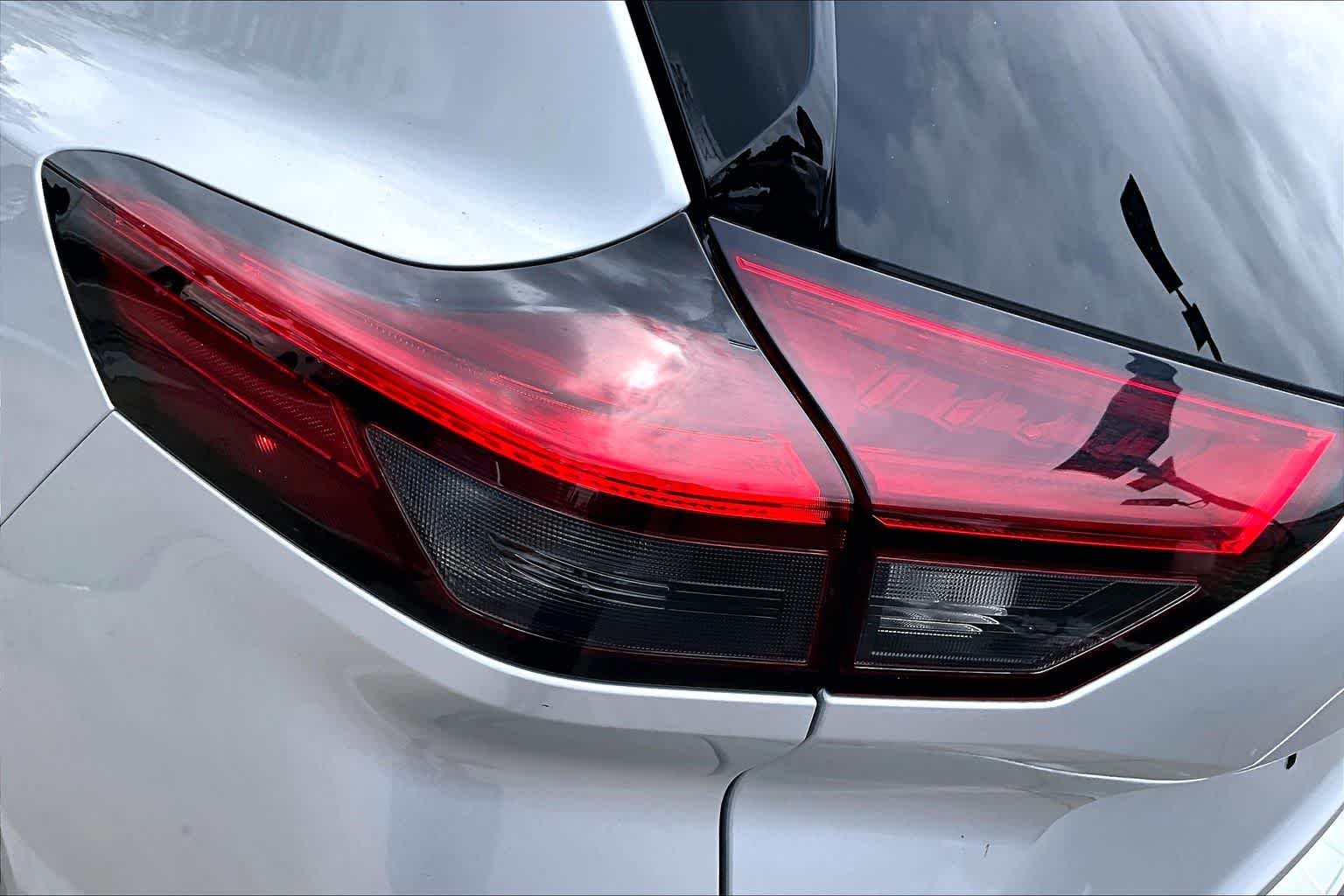 Used 2022 BRILLIANT SILVE Nissan SL image 28