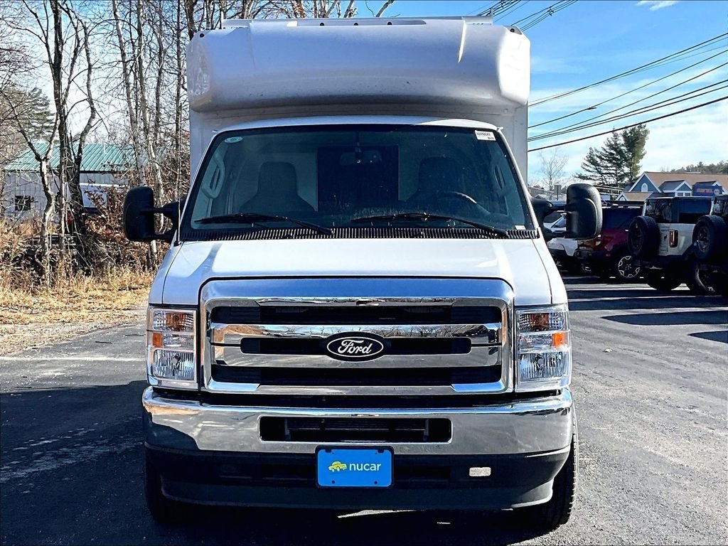 New 2026 Oxford White Ford Base image 3