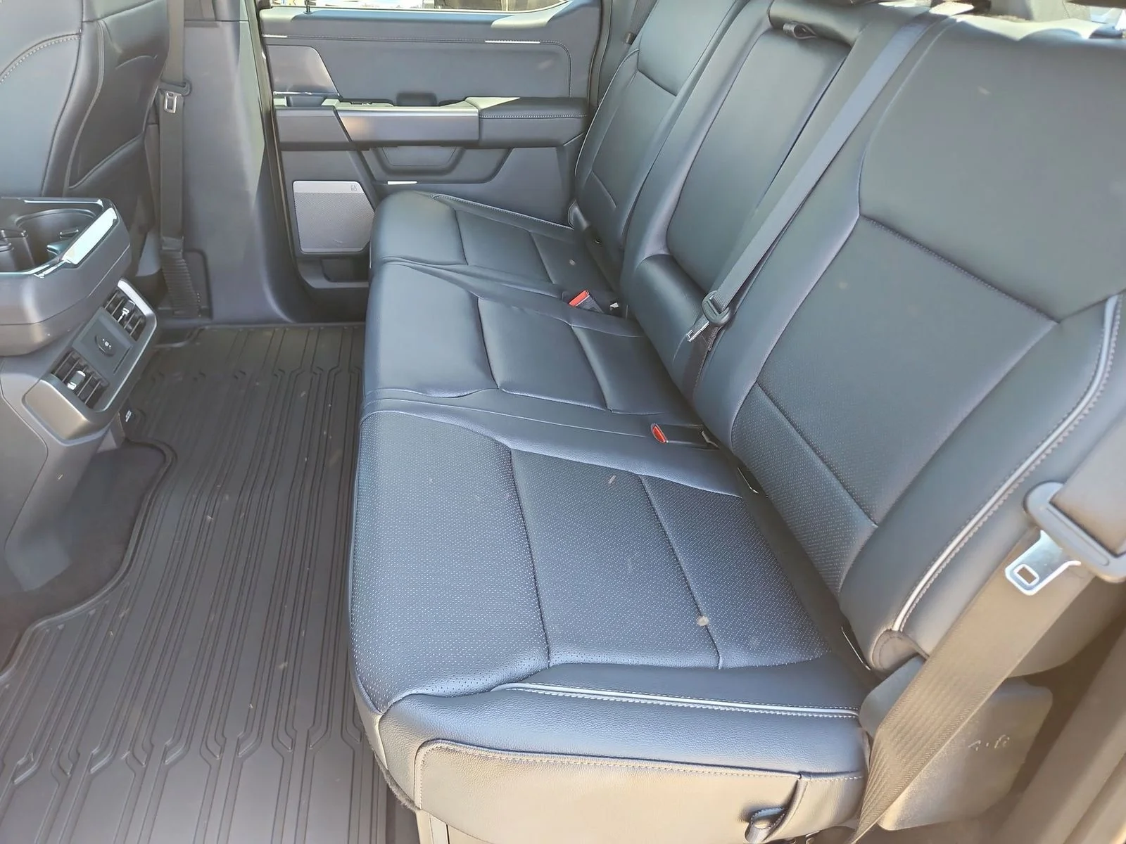 New 2026 Carbonized Gray Metallic Ford Lariat® image 24