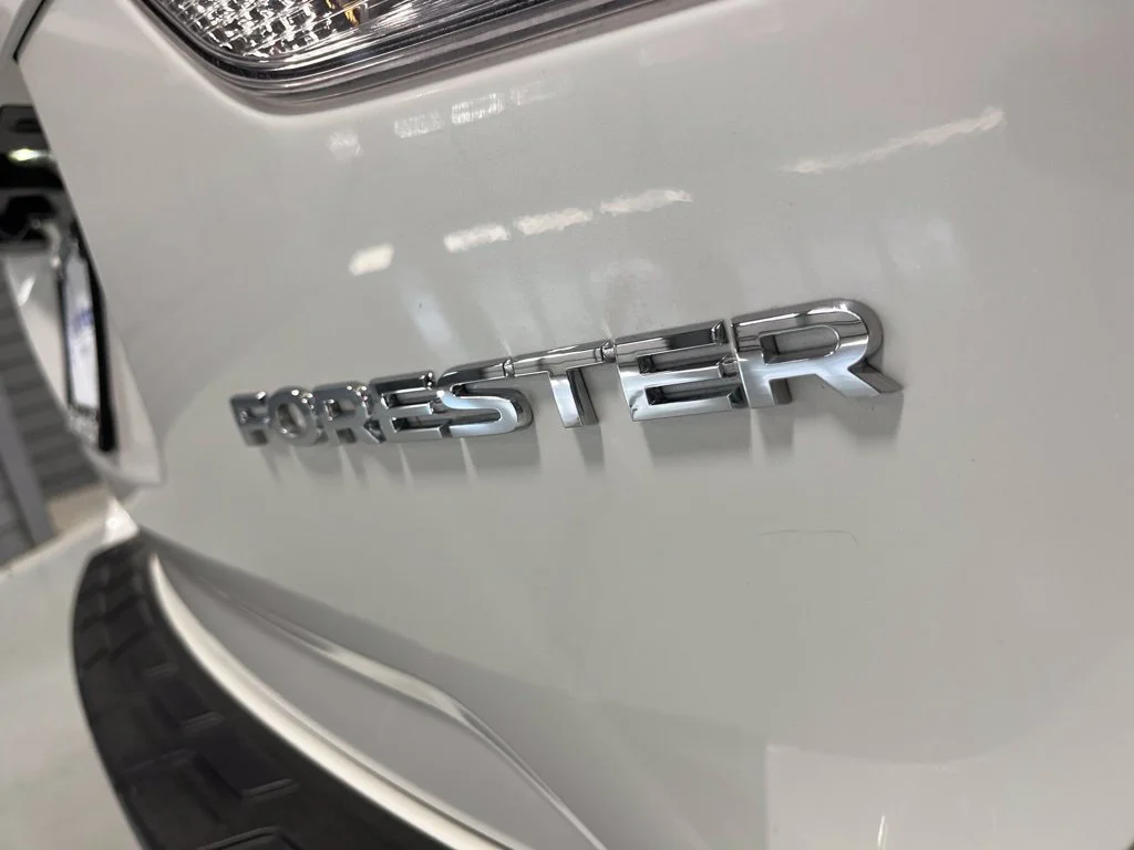 Used 2020 Crystal White Pearl Subaru Limited image 36