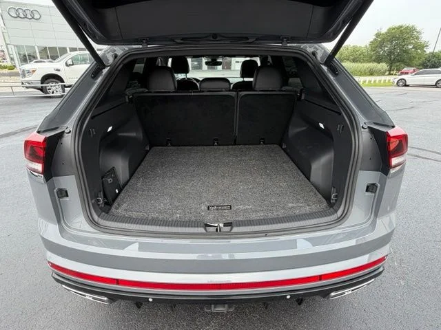 Used 2024 Gray Volkswagen 2.0T SEL R-Line image 9