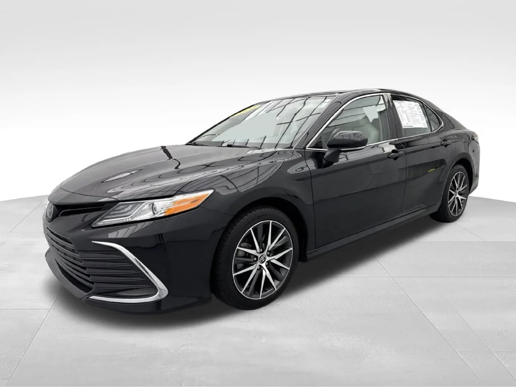 Used 2022 Midnight Black Metallic Toyota XLE image 3
