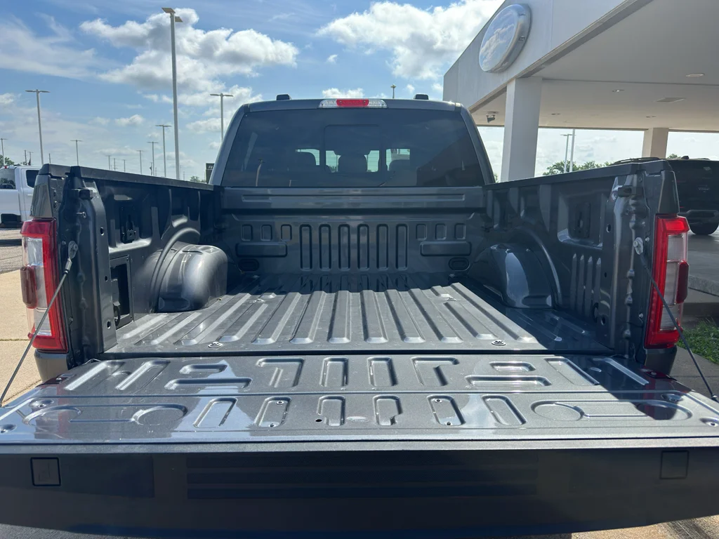 Used 2023 Carbonized Gray Metallic Ford Lariat image 9