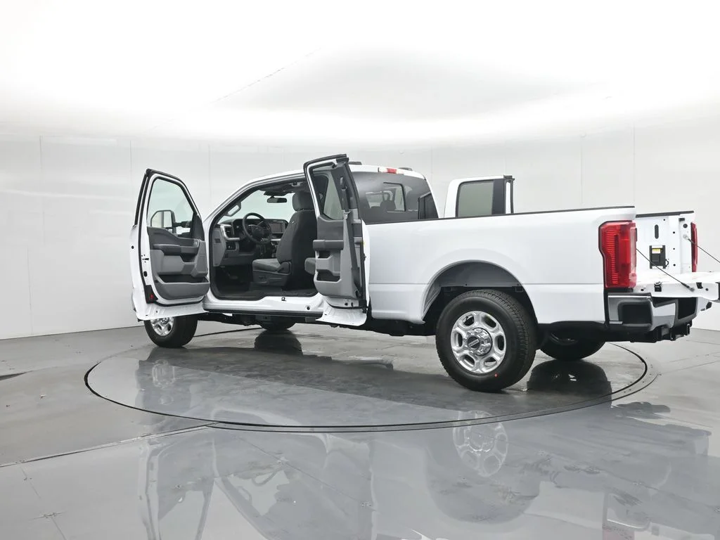 2026 Ford F-350 Super Duty XLT - Photo 37