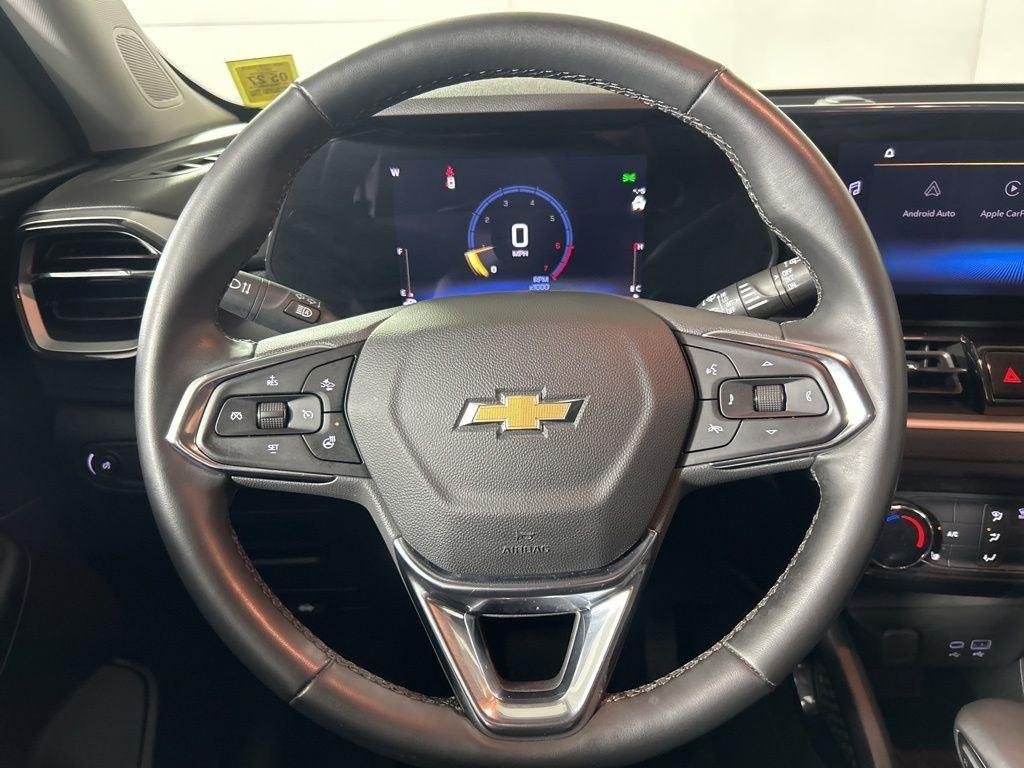 Used 2025 Summit White Chevrolet LT image 26