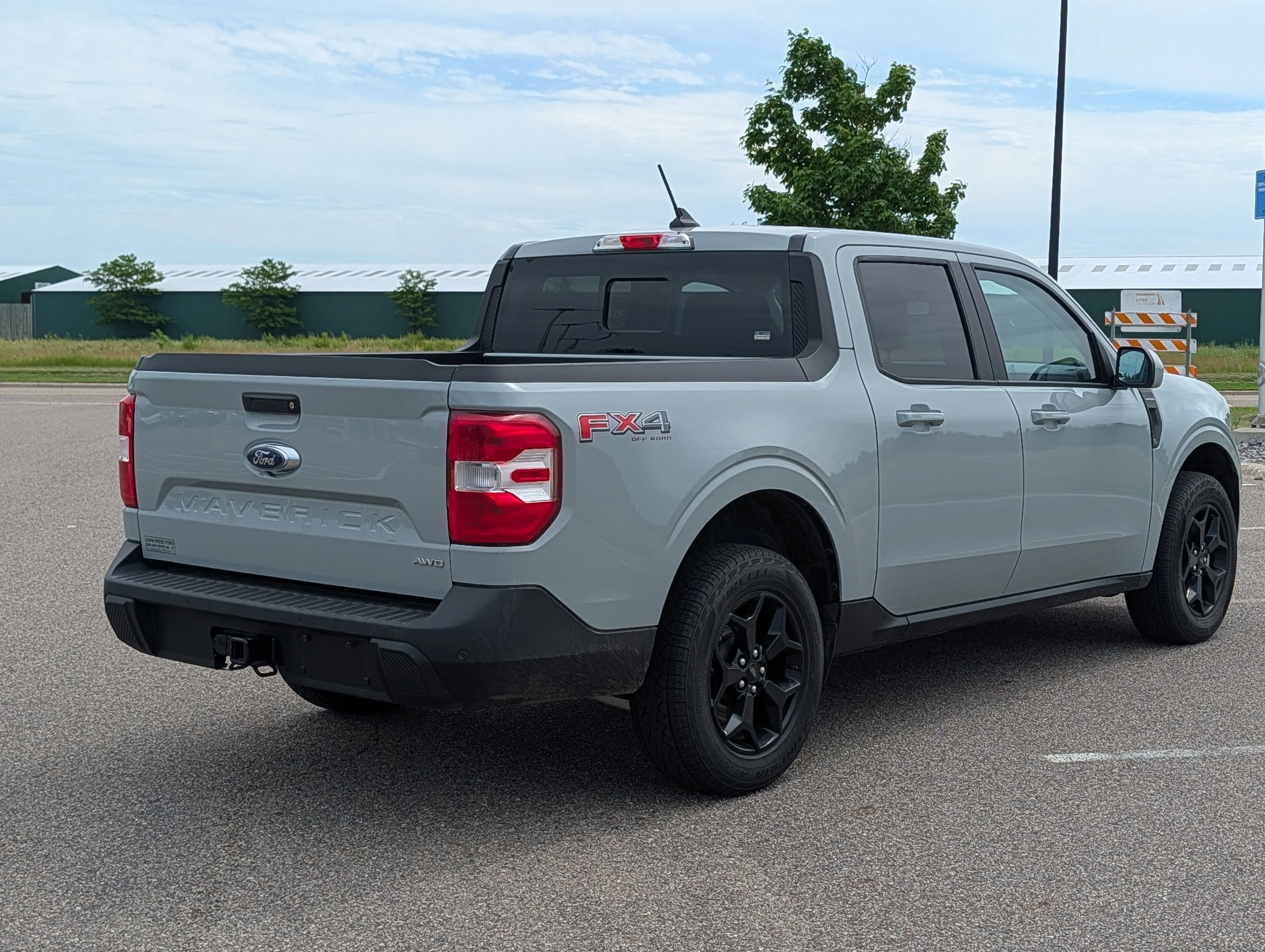 Used 2023 Cactus Gray Ford LARIAT image 4