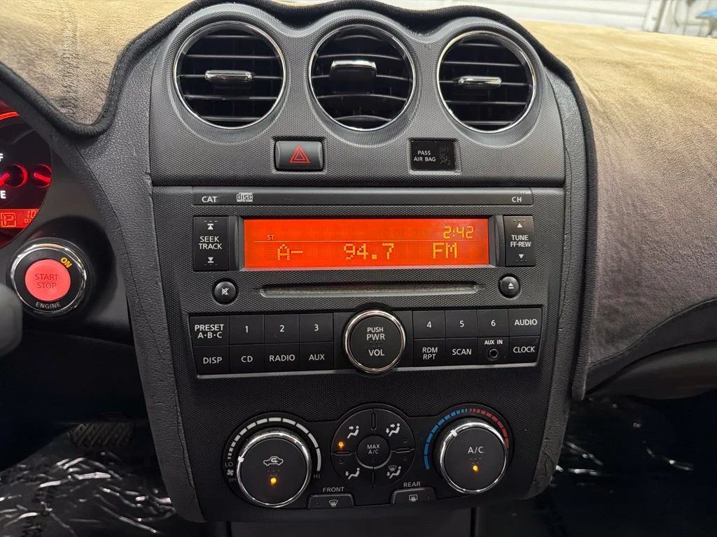 Used 2009 Silver Nissan 3.5 SE image 18