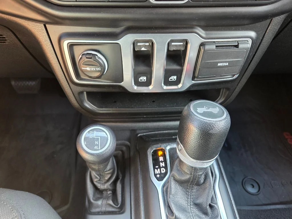Used 2020 Gray Jeep Sport S image 17