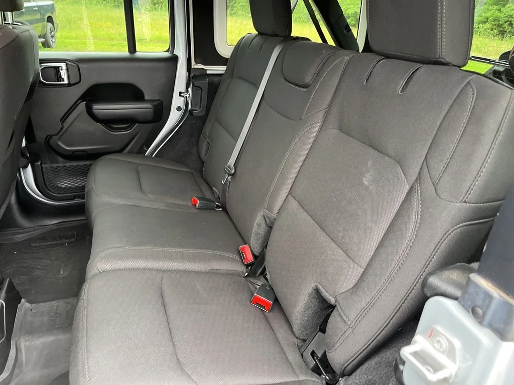 Used 2023 Silver Jeep Altitude image 30