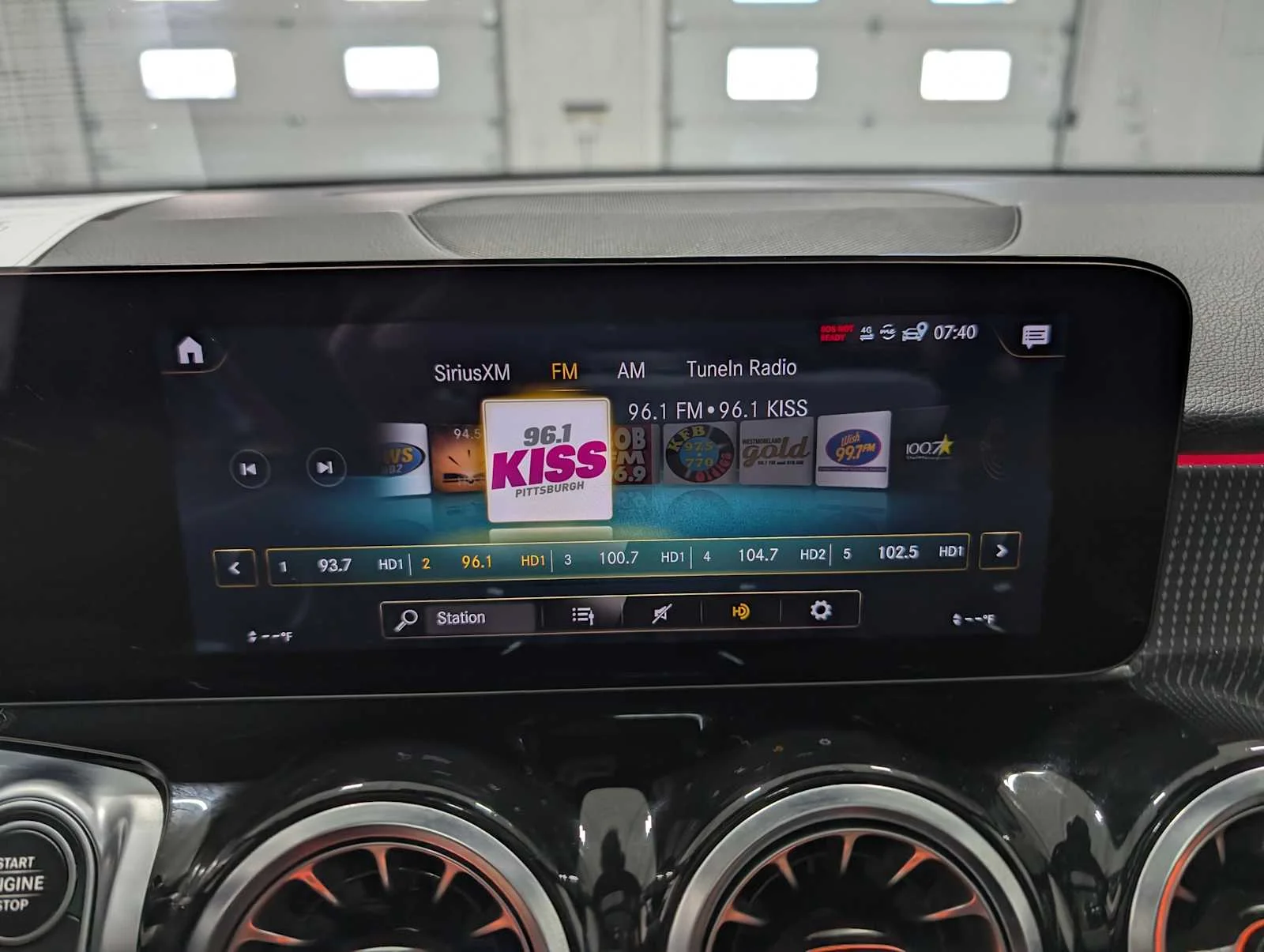 Used 2022 Polar White Mercedes-Benz GLB 250 image 23