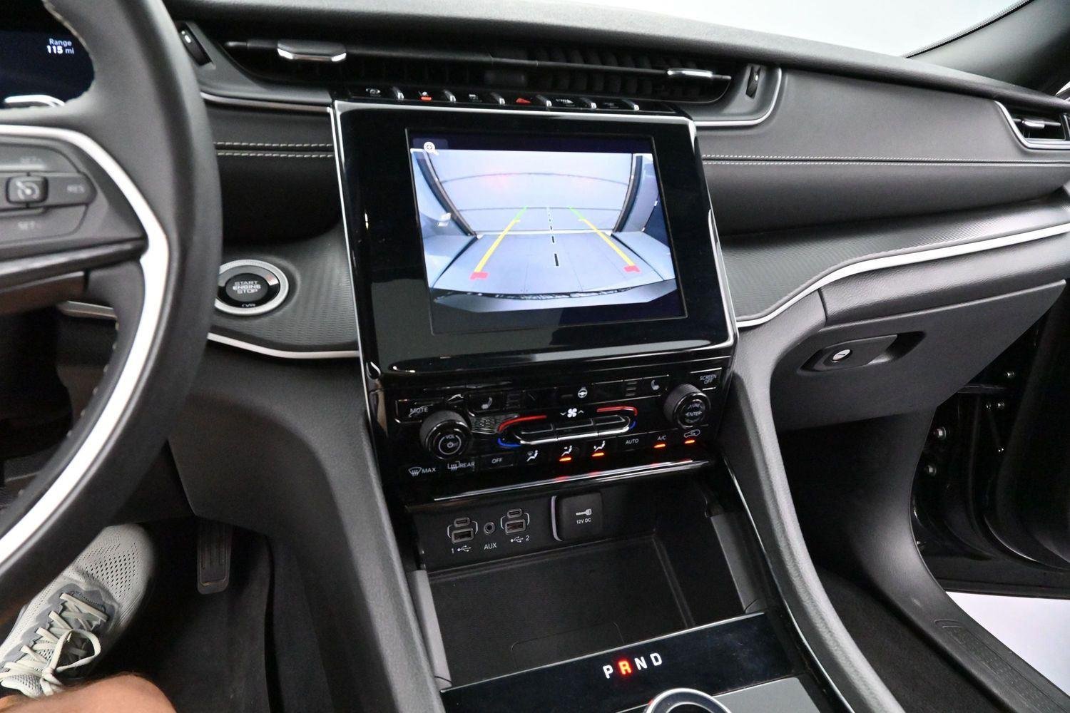 Used 2023 Diamond Black Crystal Pearlcoat Jeep Altitude image 18