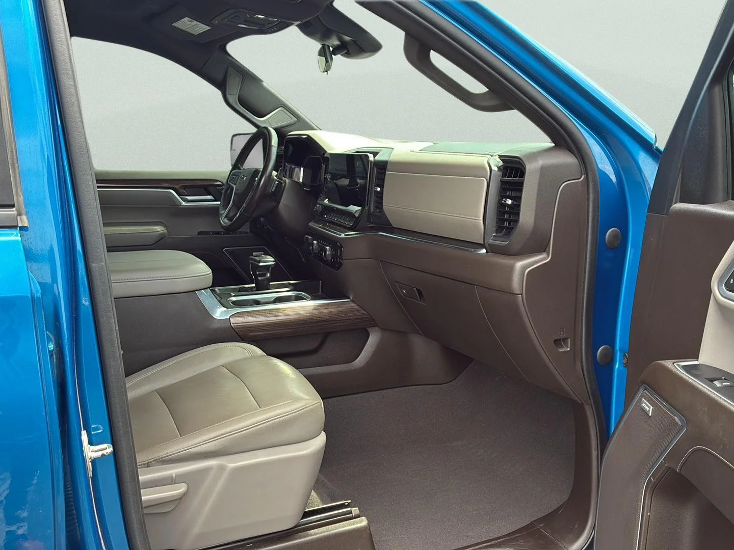 Used 2023 Glacier Blue Metallic Chevrolet RST image 10