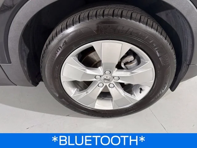 Used 2022  Volvo Momentum image 16