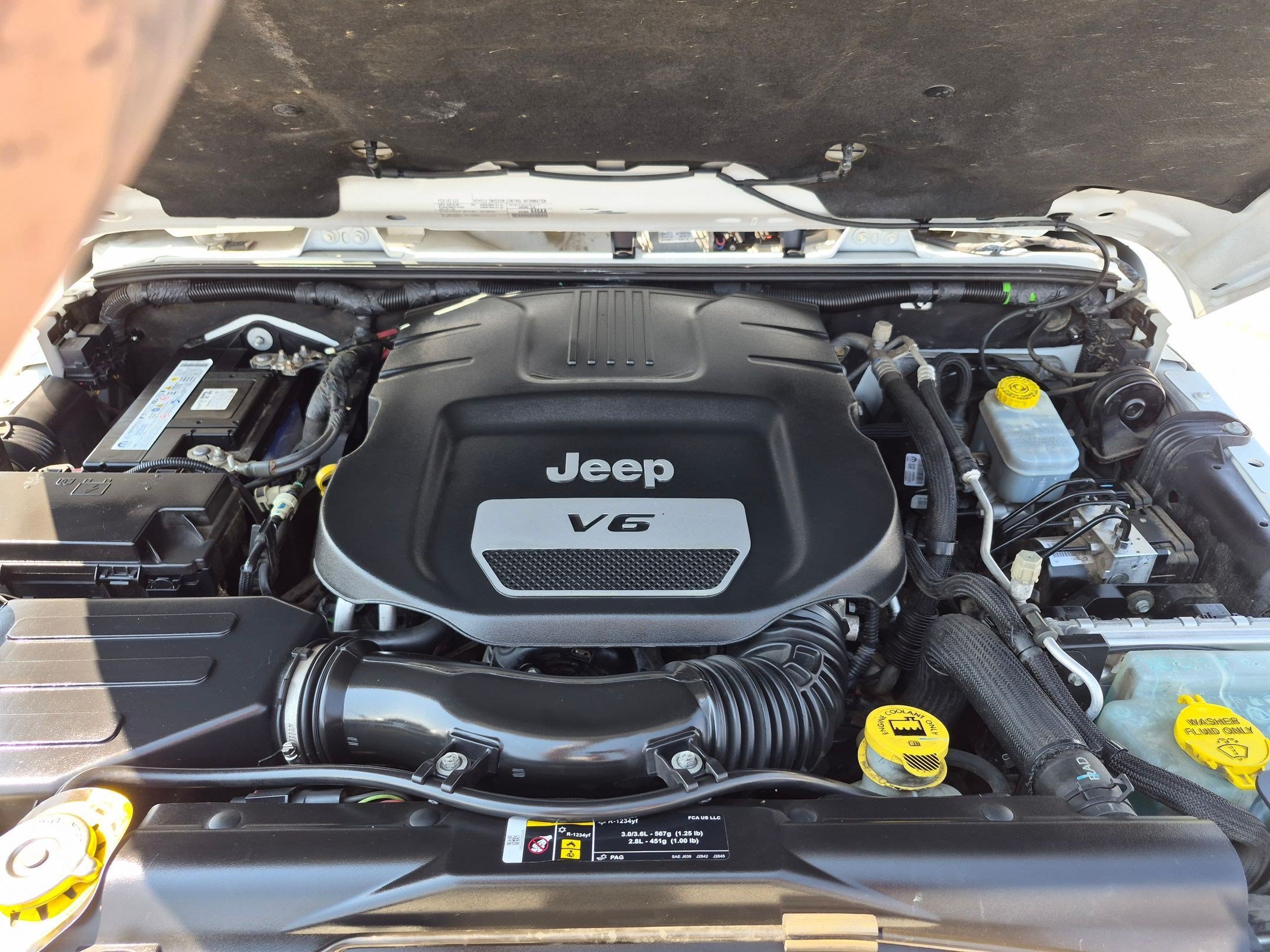 Used 2017 Bright White Clearcoat Jeep Rubicon image 28