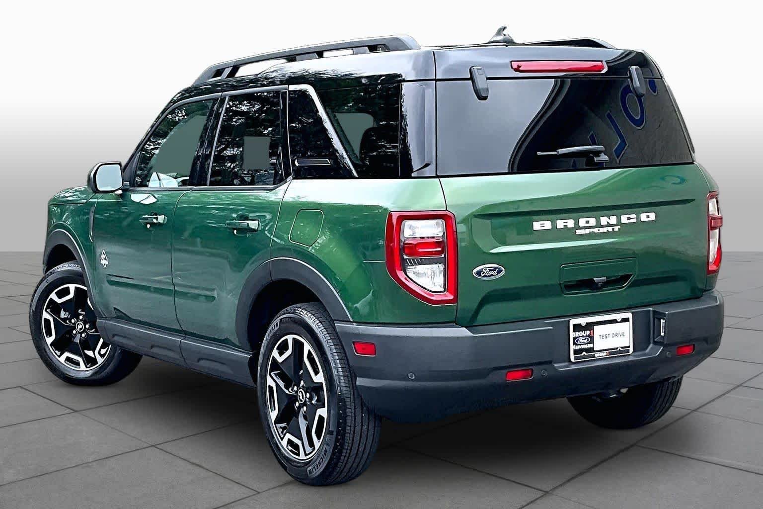 Used 2024 Eruption Green Ford Outer Banks image 12