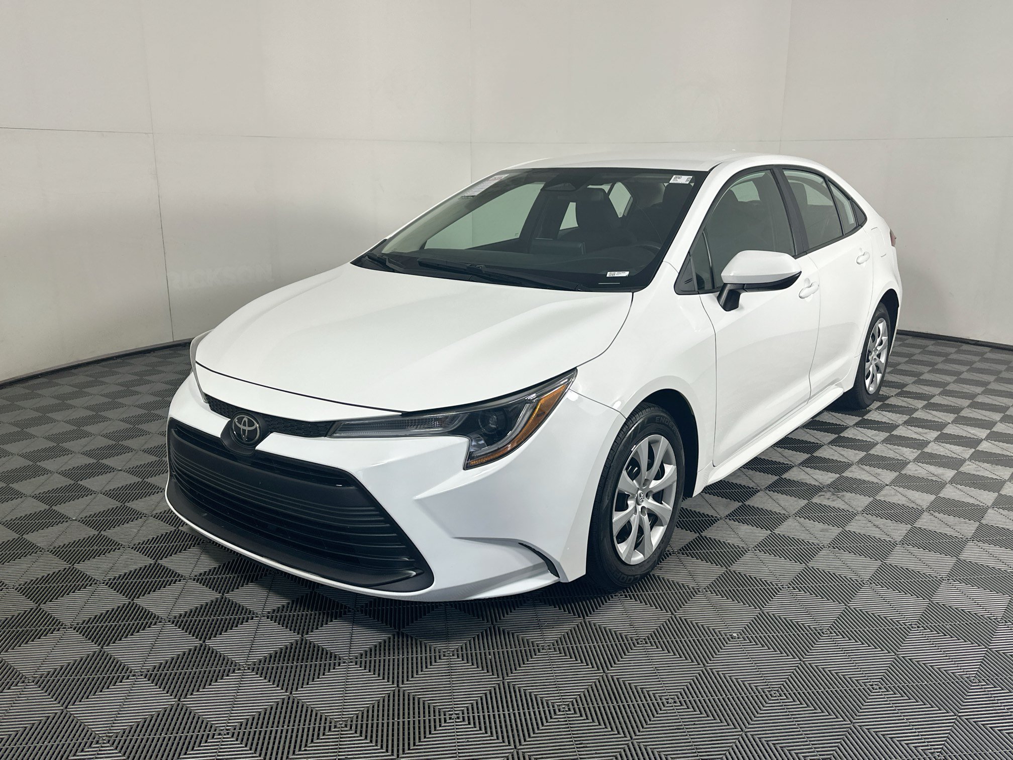 Used 2024 Ice Toyota LE image 7