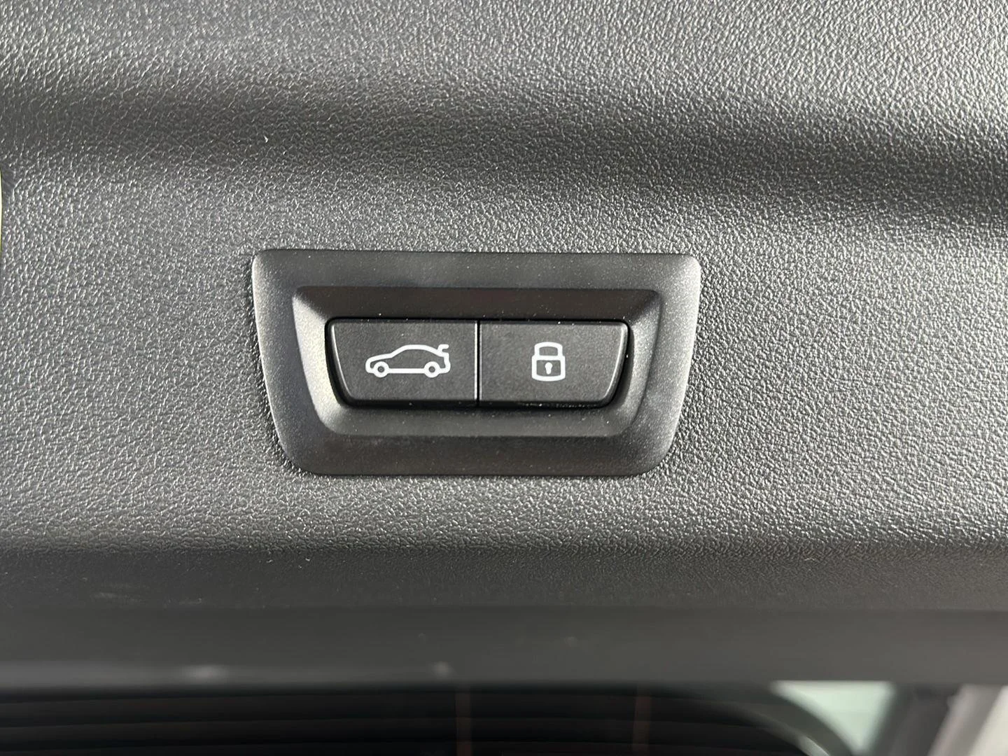 Used 2023 Space Silver Metallic BMW xDrive28i image 24