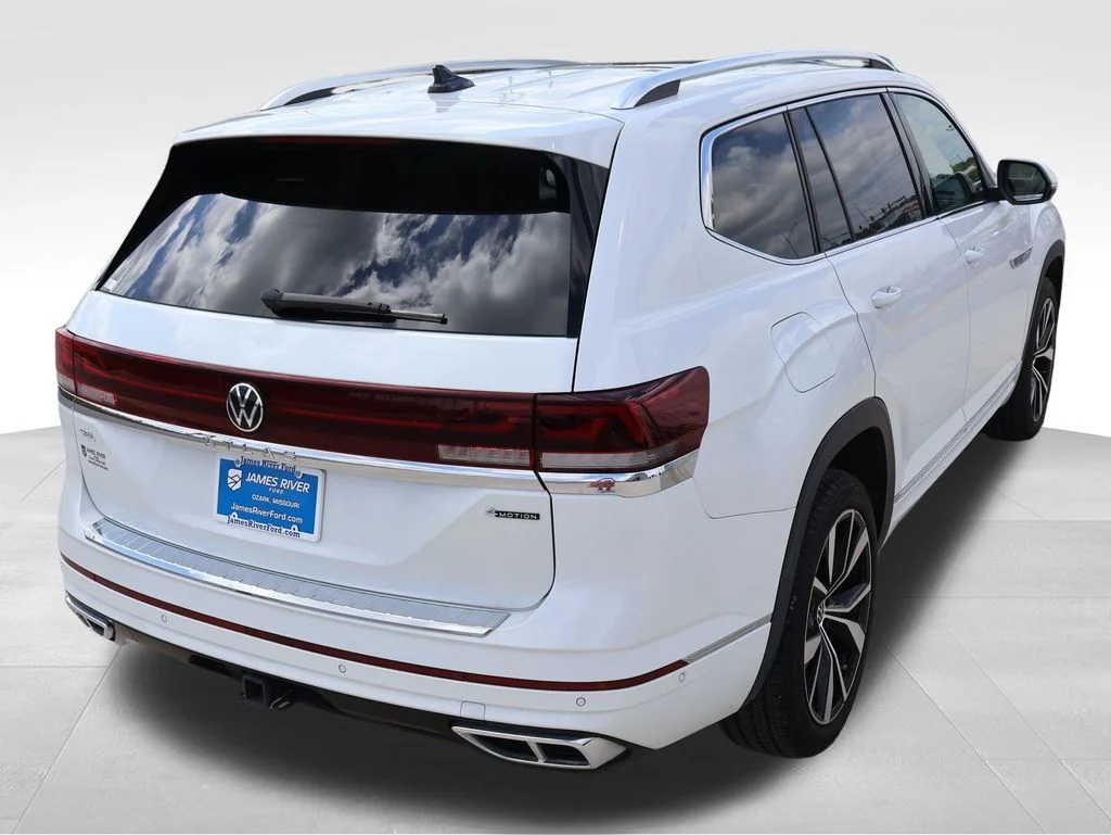 Used 2024  Volkswagen 2.0T SEL Premium R-Line image 5