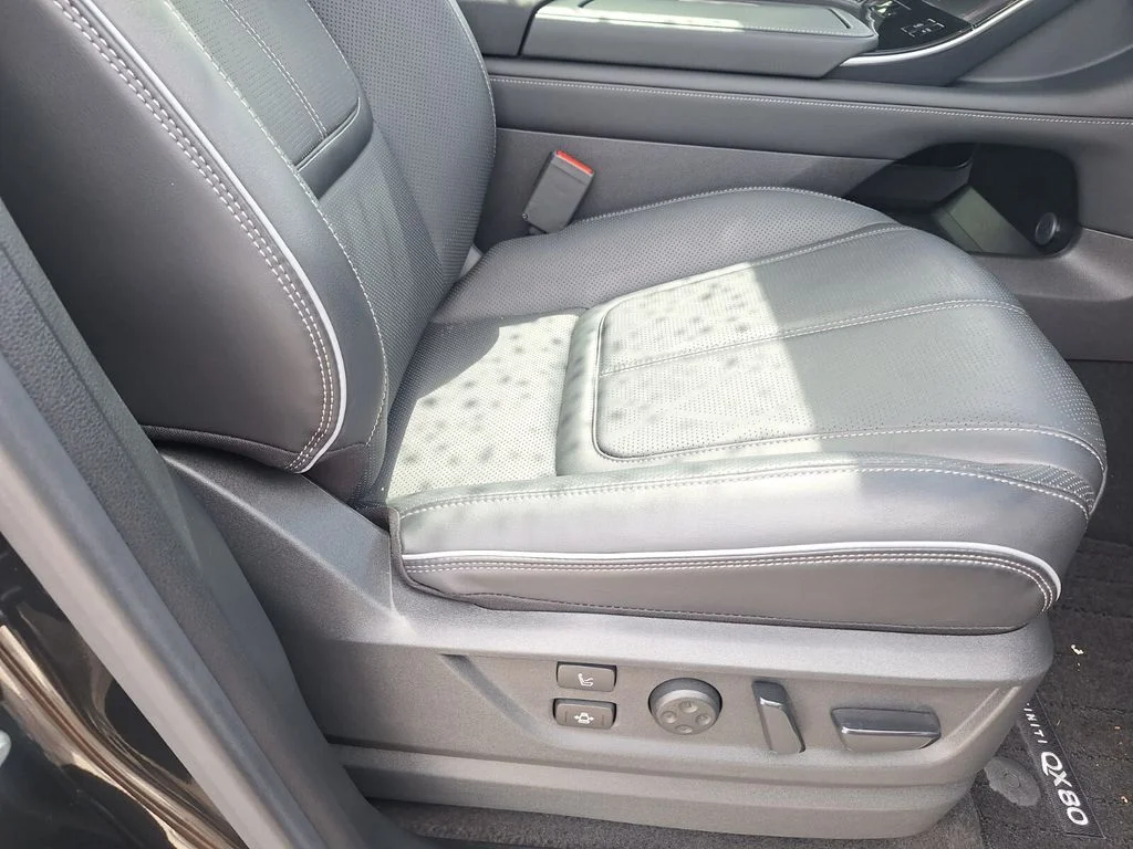 Used 2025 Black INFINITI SENSORY image 29