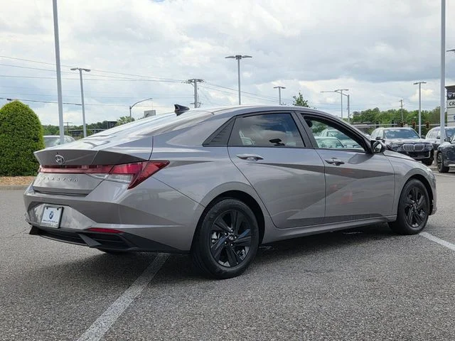 Used 2023 Silver Hyundai SEL image 4