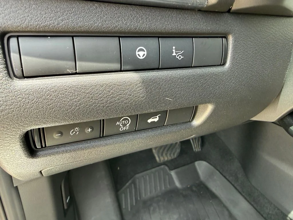 Certified Used 2023 White Nissan Platinum image 14