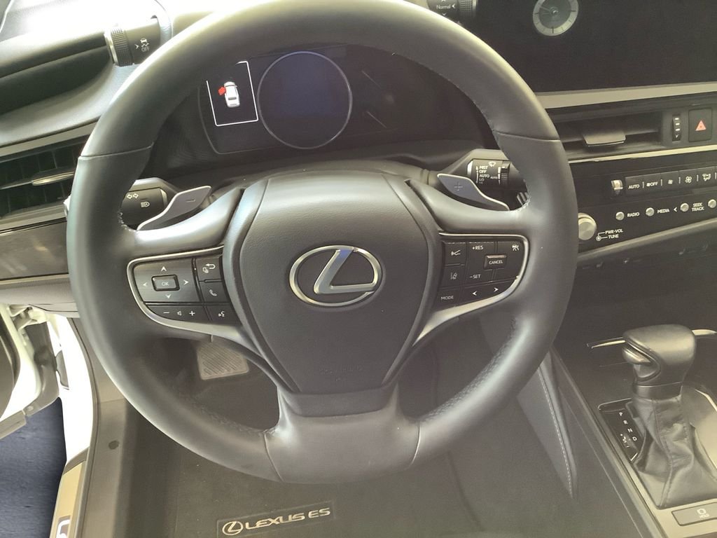 Used 2023 White Lexus 350 image 9