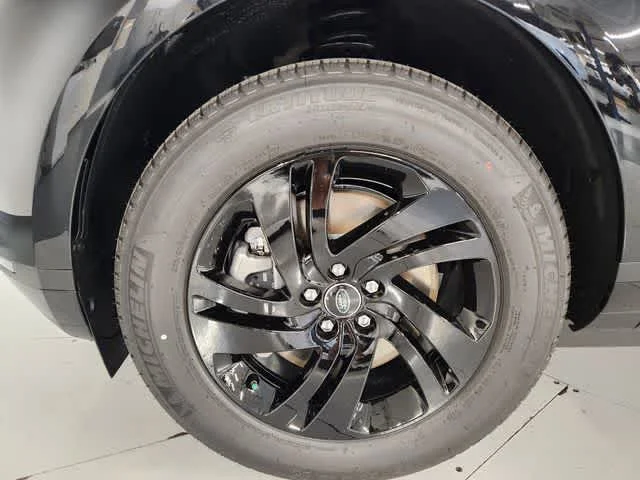 Used 2026 Santorini Black Metallic Land Rover Core S image 8