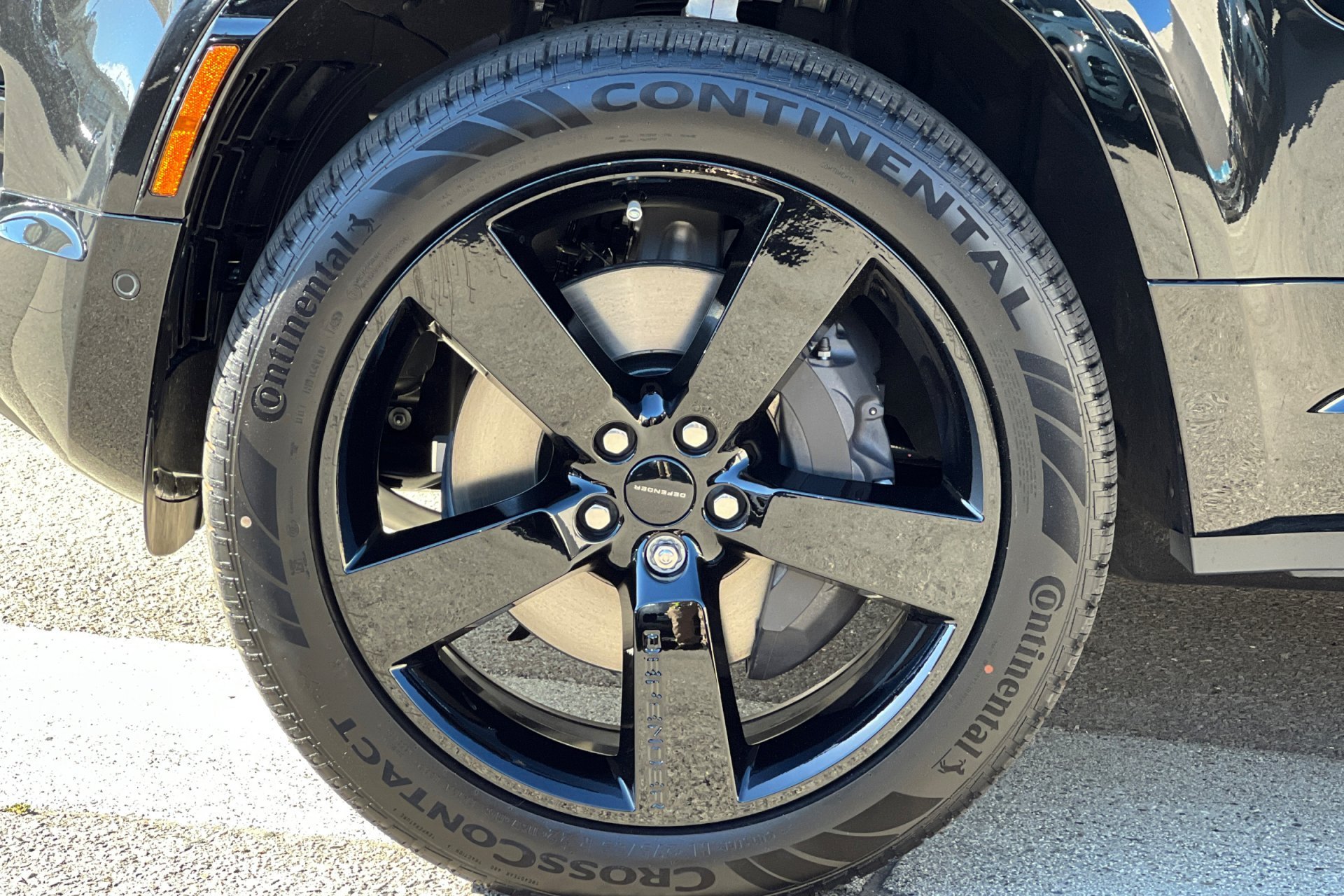 New 2026 Santorini Black Land Rover X-Dynamic SE image 11