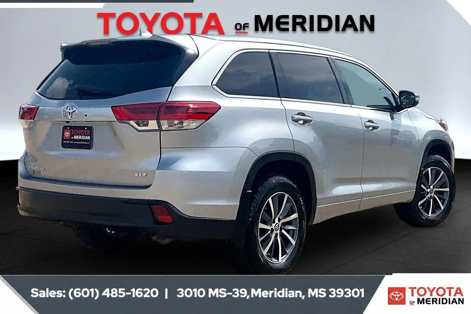 Used 2018 Celestial Silver Metallic Toyota XLE image 11