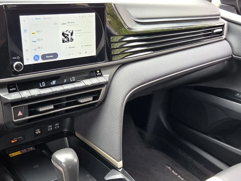 Used 2025 Underground TOYOTA SE image 27