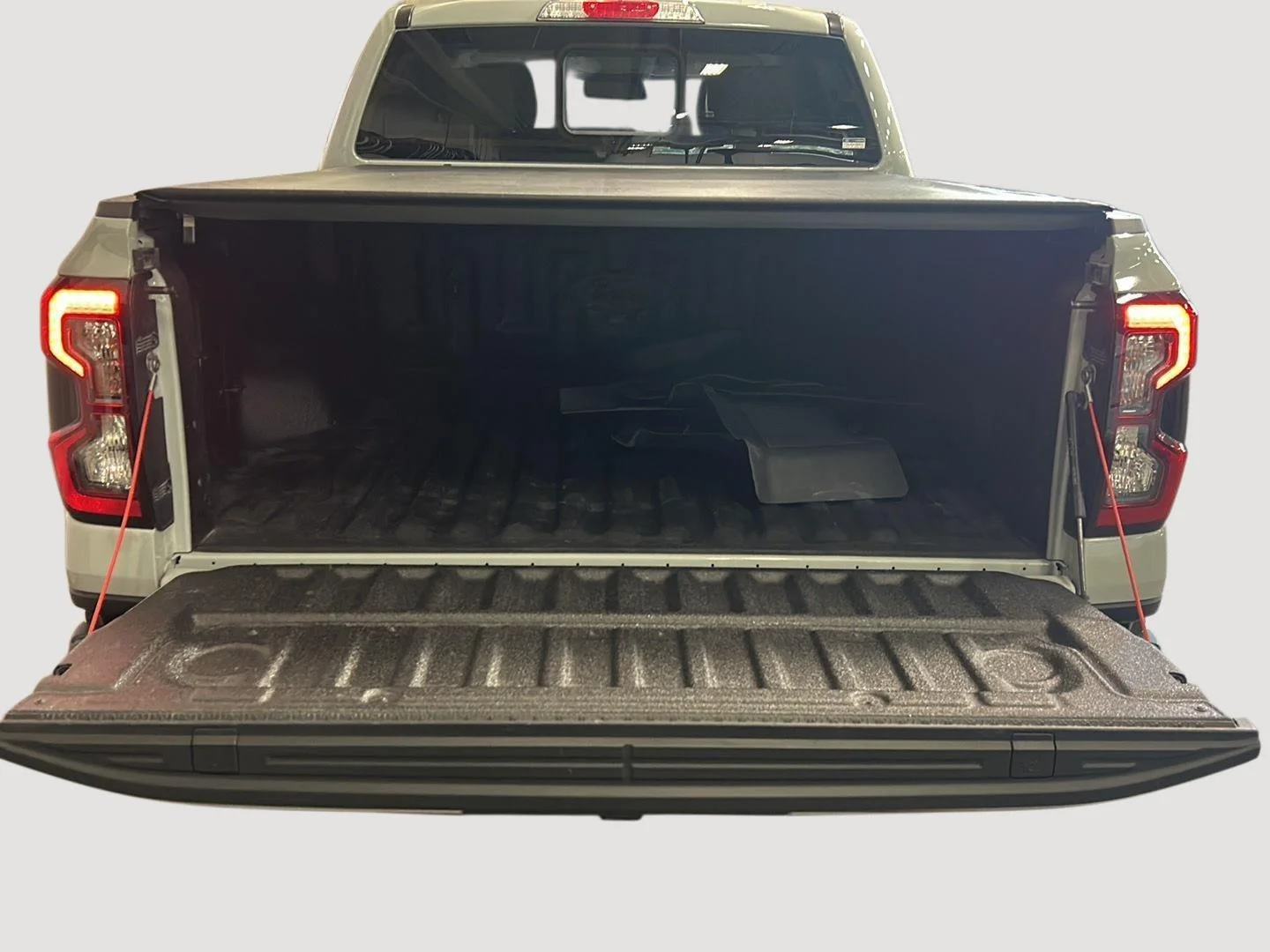Used 2024 Cactus Gray Ford LARIAT image 11