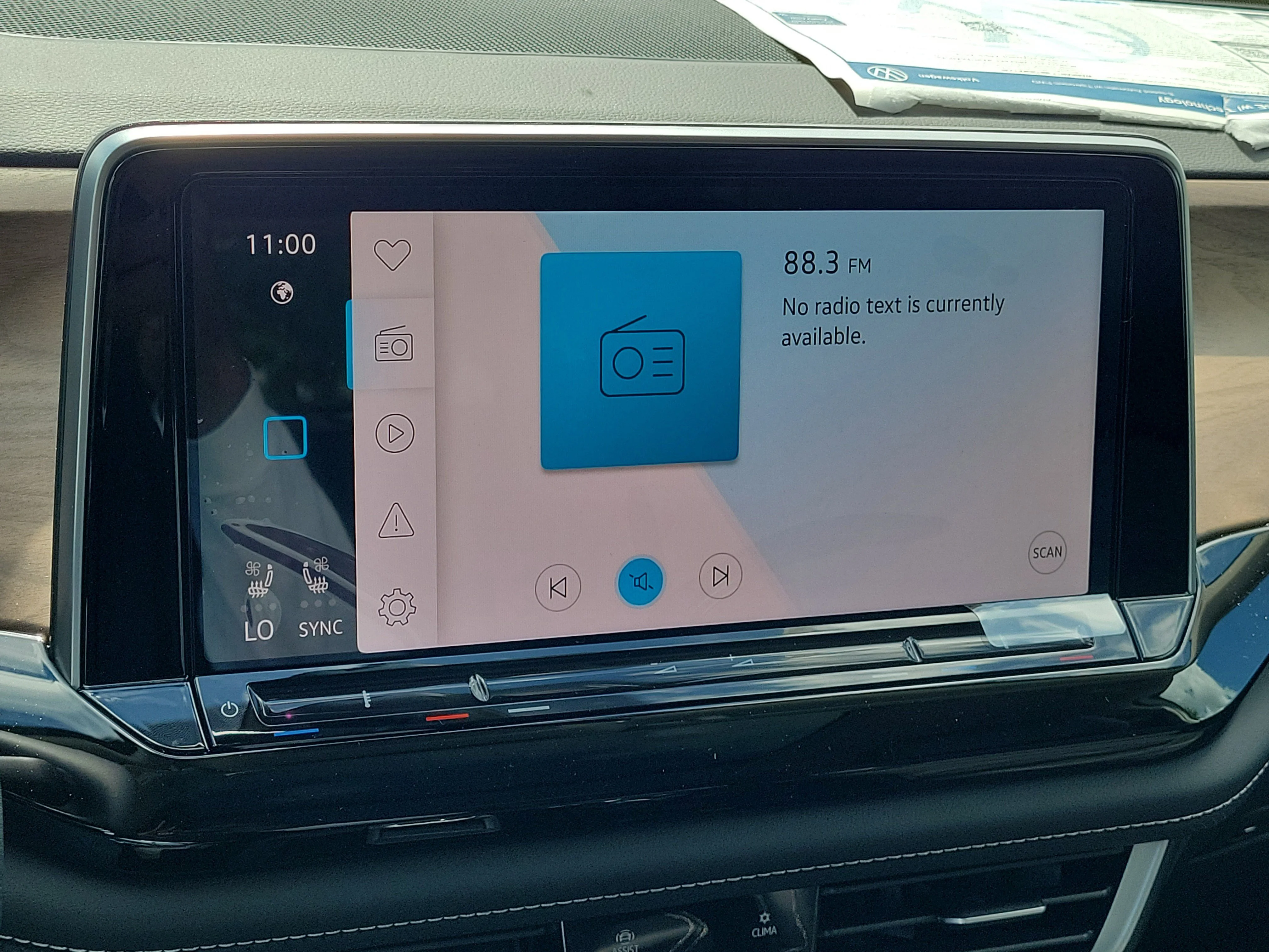 New 2026 White Volkswagen SE w/Technology image 22