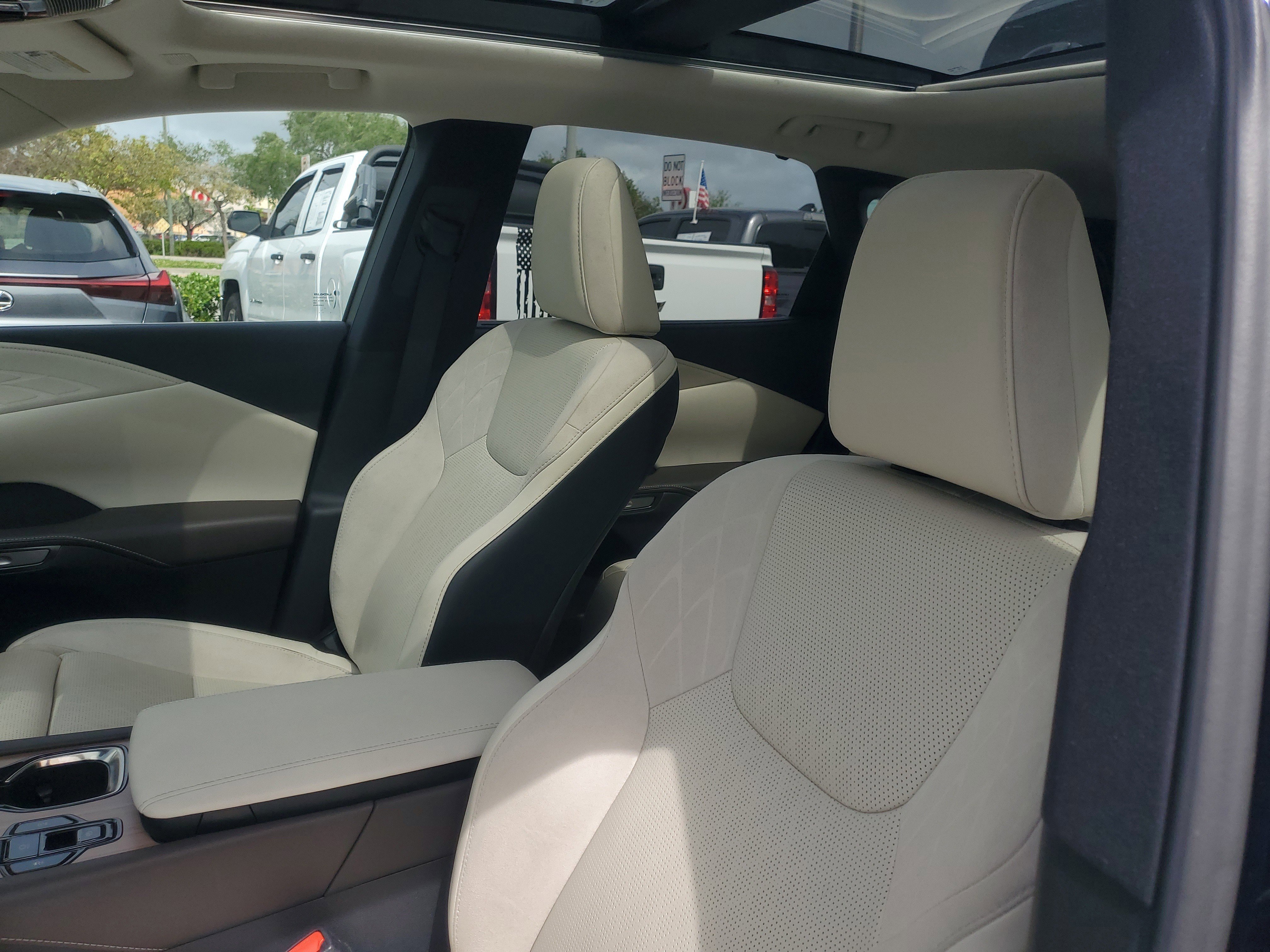 Used 2023 Mica Lexus RX 350 image 17