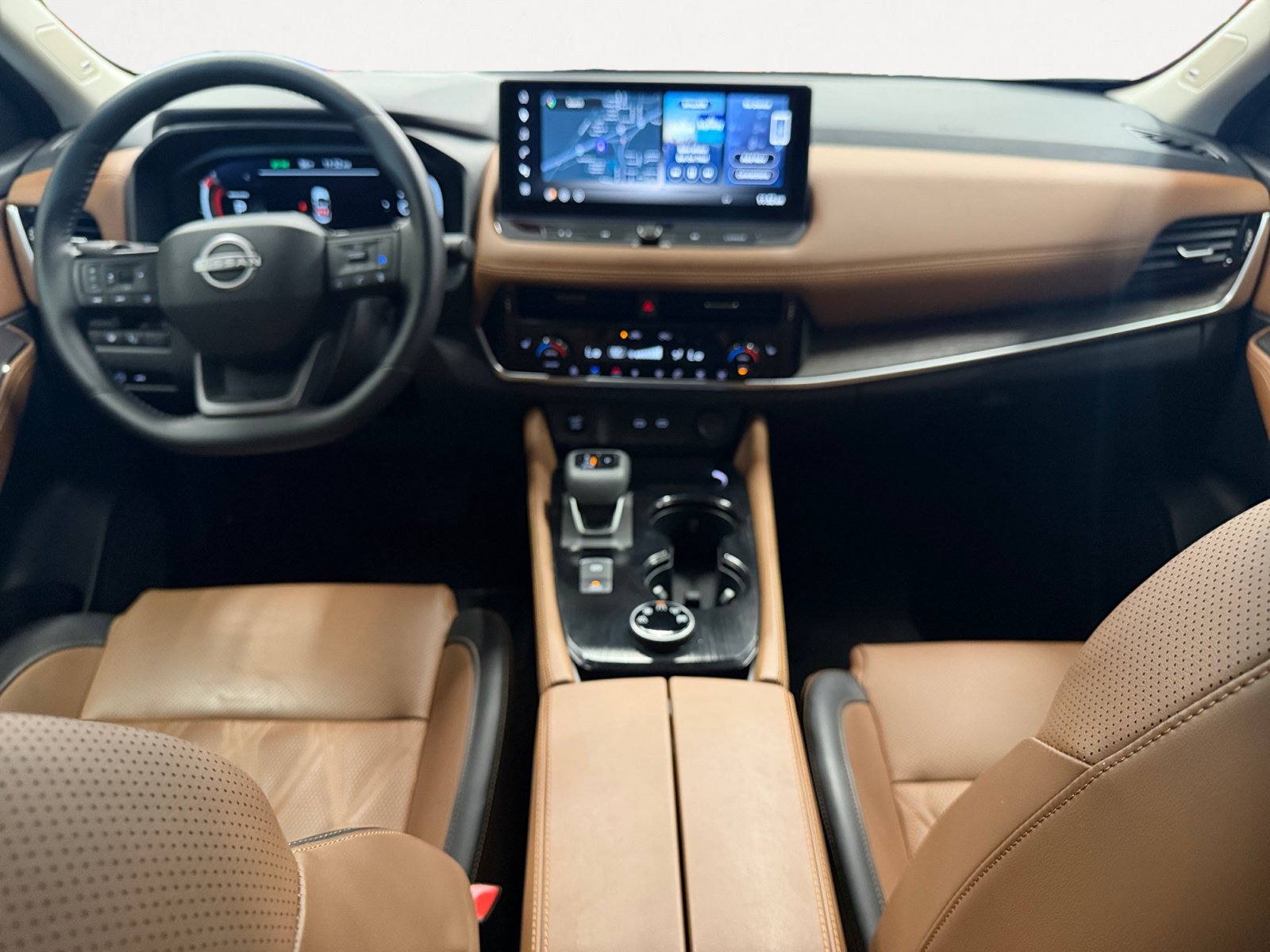 Used 2025 Everest White Pearl/Super Black Nissan Platinum image 3
