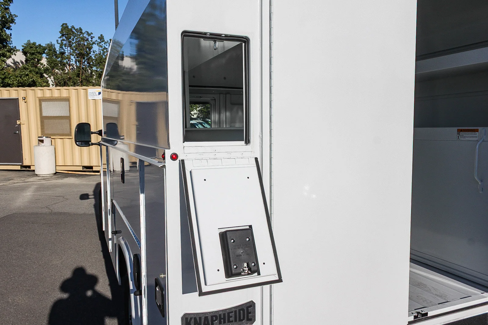 New 2026 Oxford White Ford E-350 SRW image 13