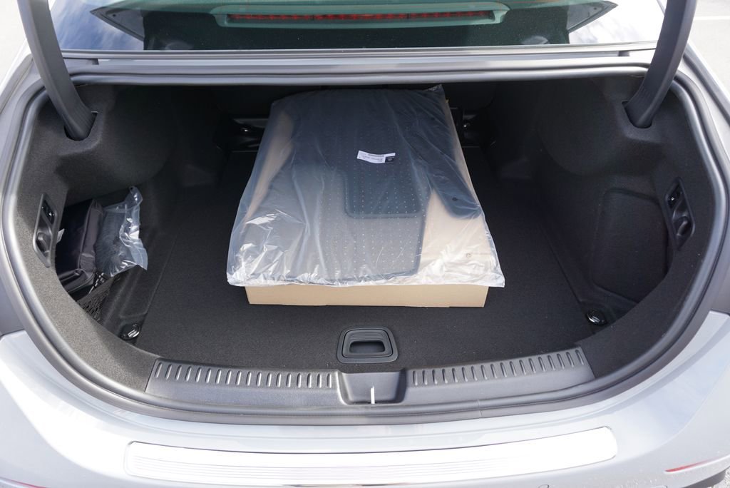 New 2026 MANUFAKTUR Alpine Grey Mercedes-Benz E 350 image 18