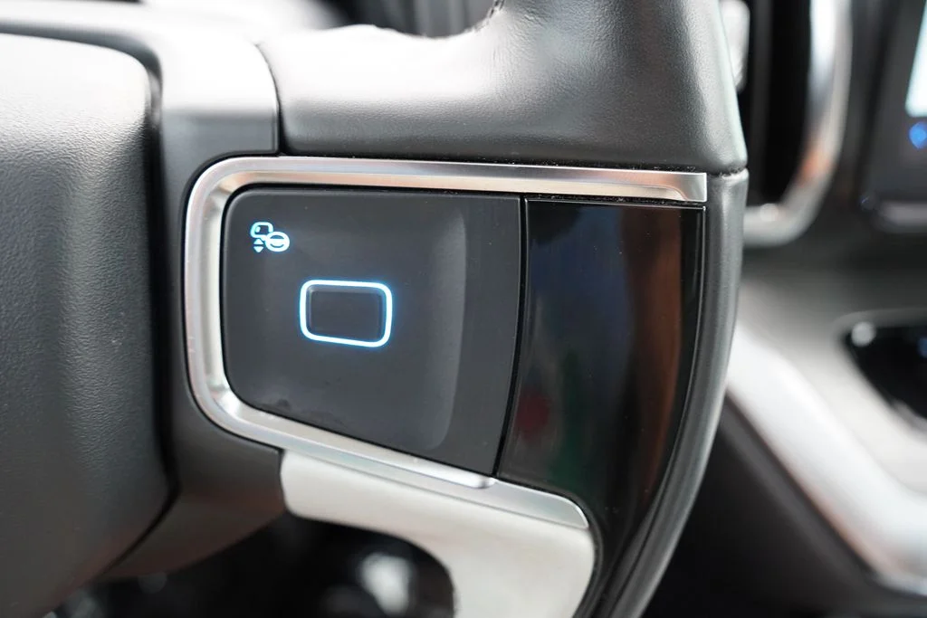 Used 2025 Silver Ford Platinum image 39