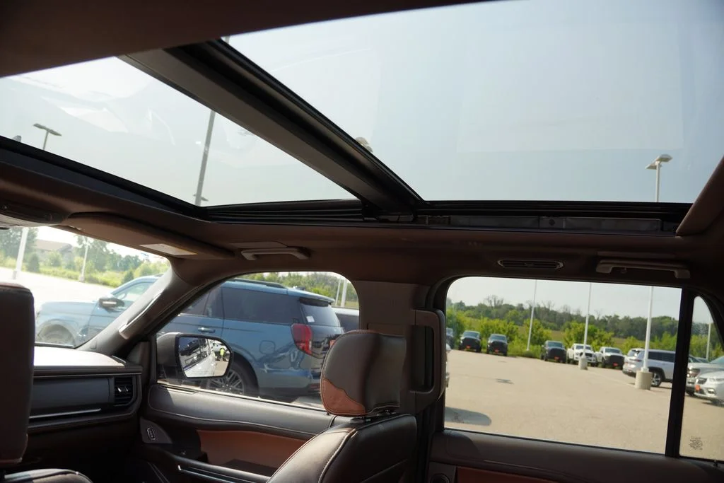 Used 2023 White Ford King Ranch image 19