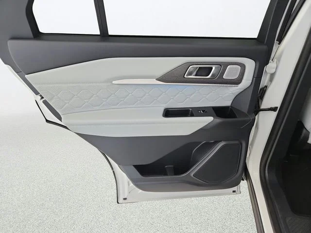 New 2026 Star White Metallic Tri-Coat Ford Platinum™ image 26