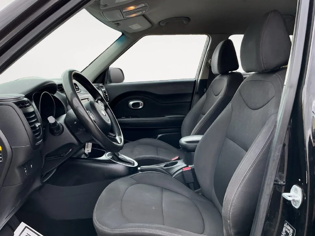 Used 2019 Black Kia Base image 11