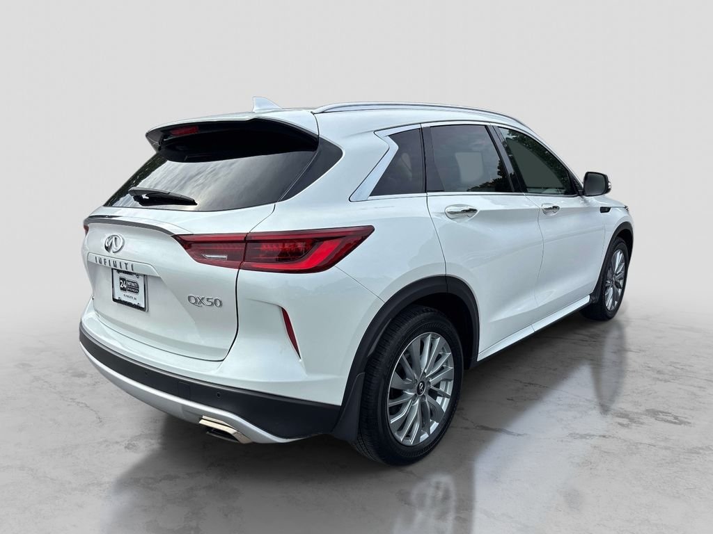 Certified Used 2025 White INFINITI LUXE image 5
