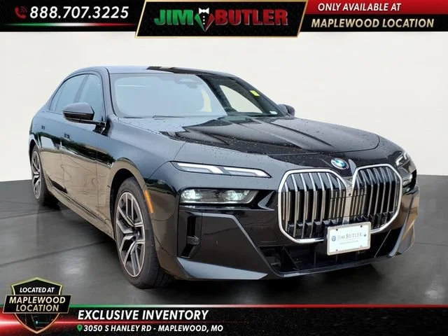 Used 2025  BMW 740i xDrive image 6