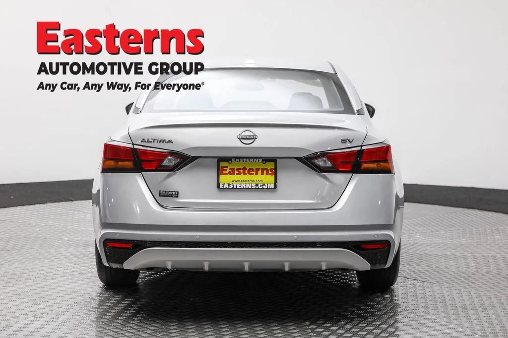 Used 2023 Silver Nissan 2.5 SR image 6