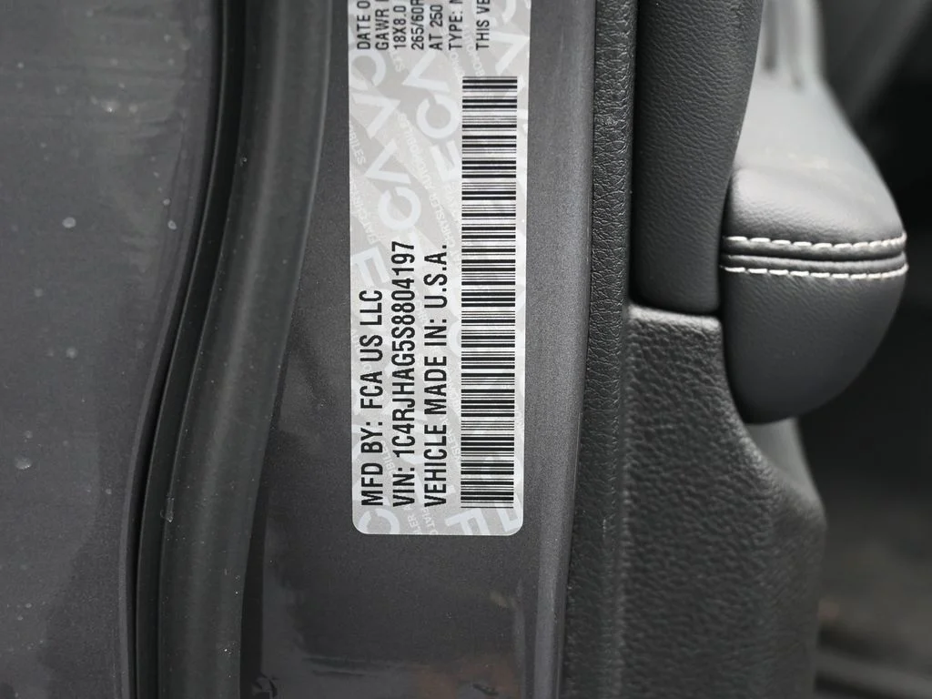 New 2025 Baltic Gray Metallic Clear-Coat Exterior Paint Jeep Altitude X image 18