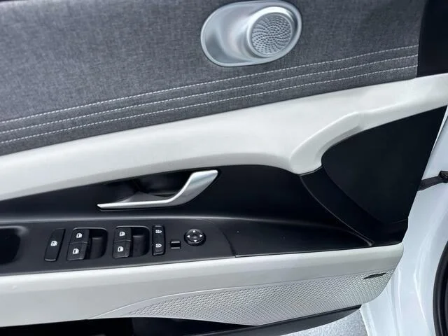 Used 2025 Serenity White Hyundai Limited image 19