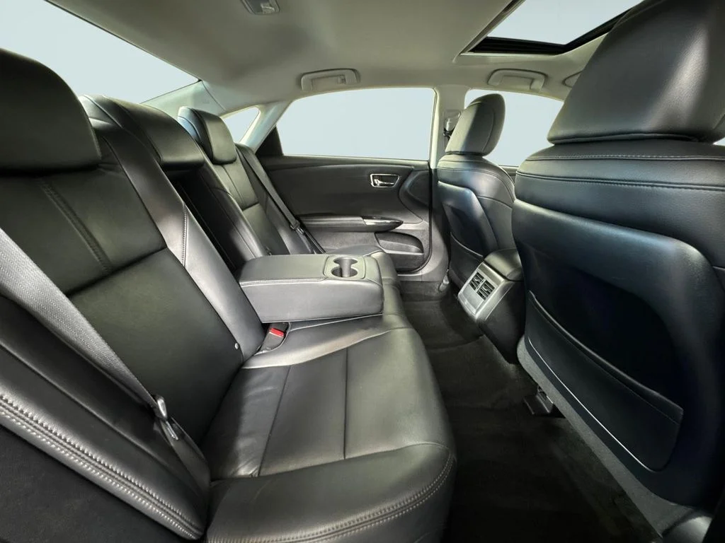 Used 2018 Gray Toyota XLE Premium image 14