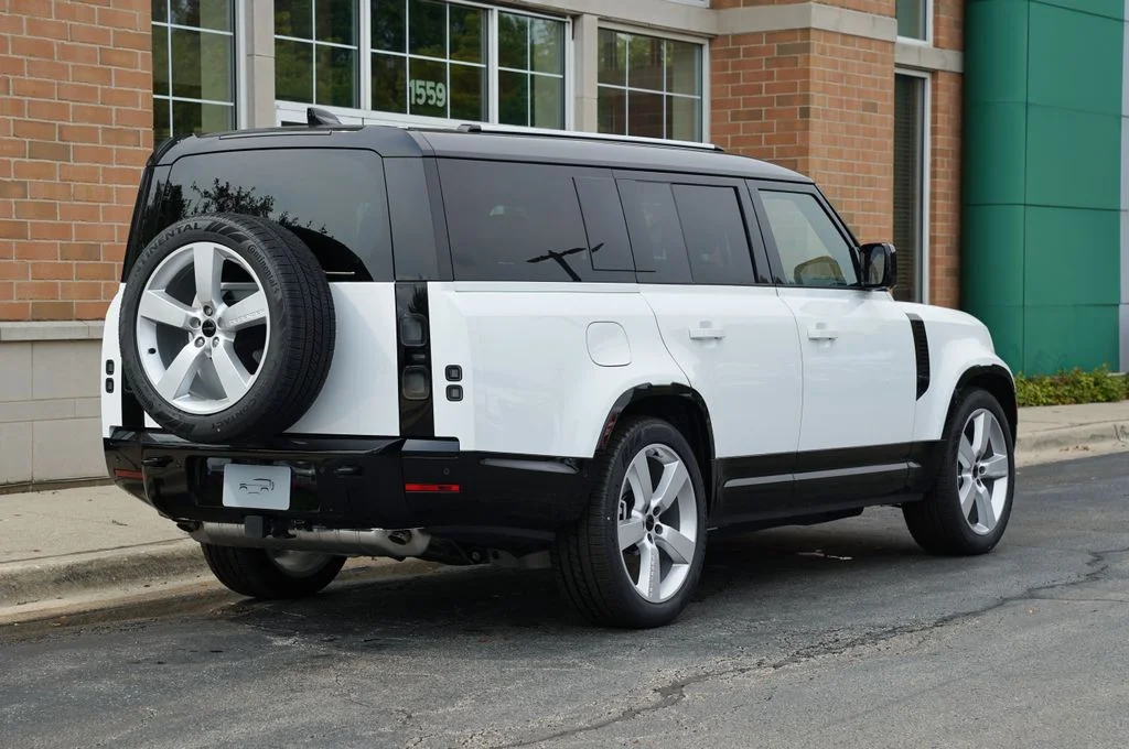 New 2026 Fuji White Land Rover X-Dynamic SE image 6