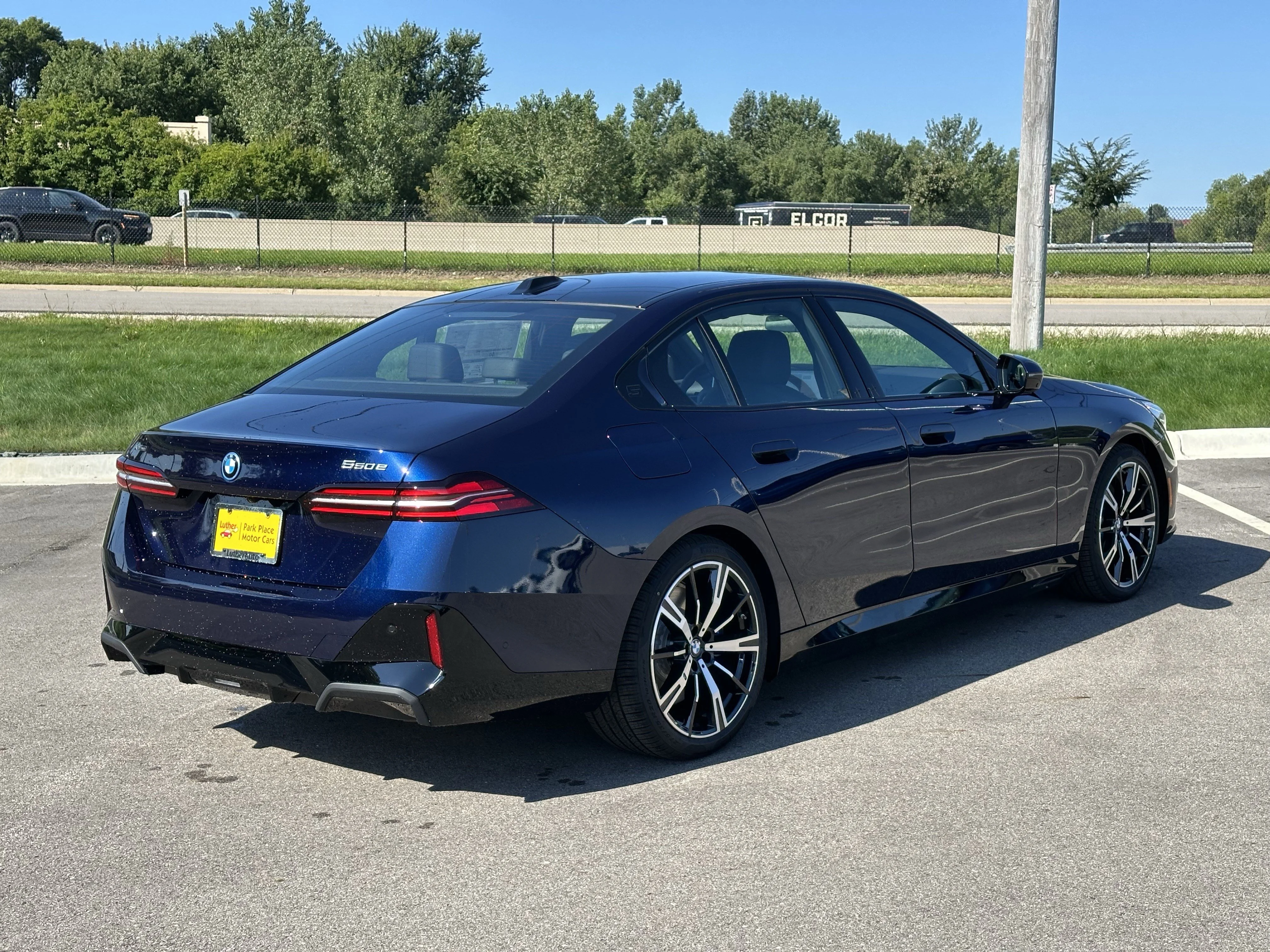 New 2026 Tanzanite Blue II Metallic BMW 550e xDrive image 7