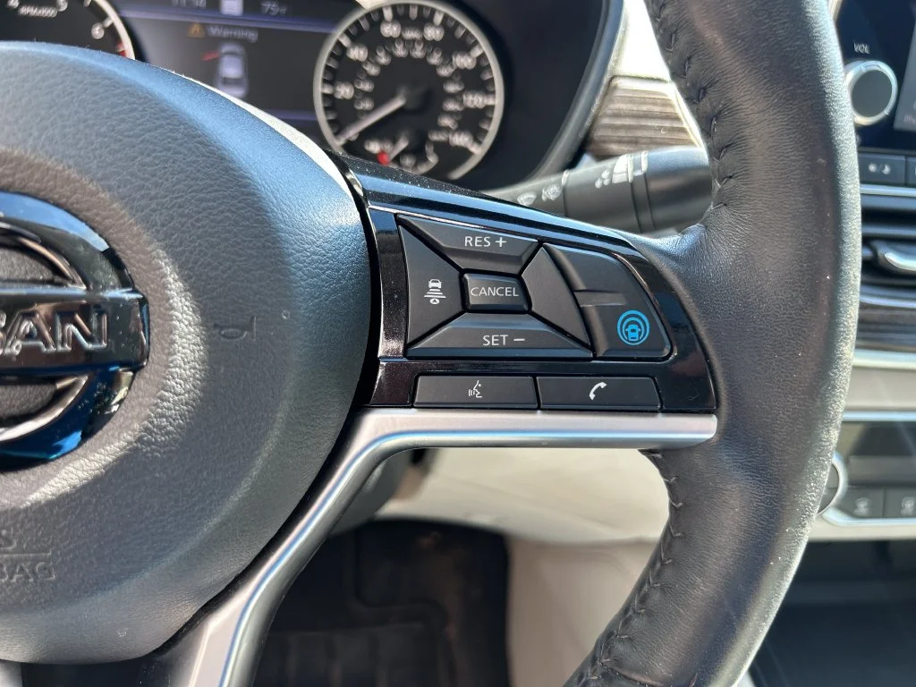 Used 2020 Black Nissan 2.5 SL image 21