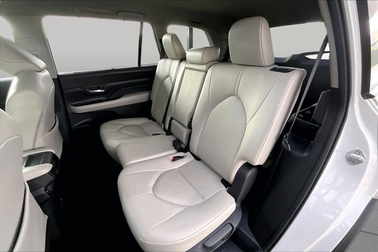 Used 2024 Wind Chill Pearl Toyota XLE image 19
